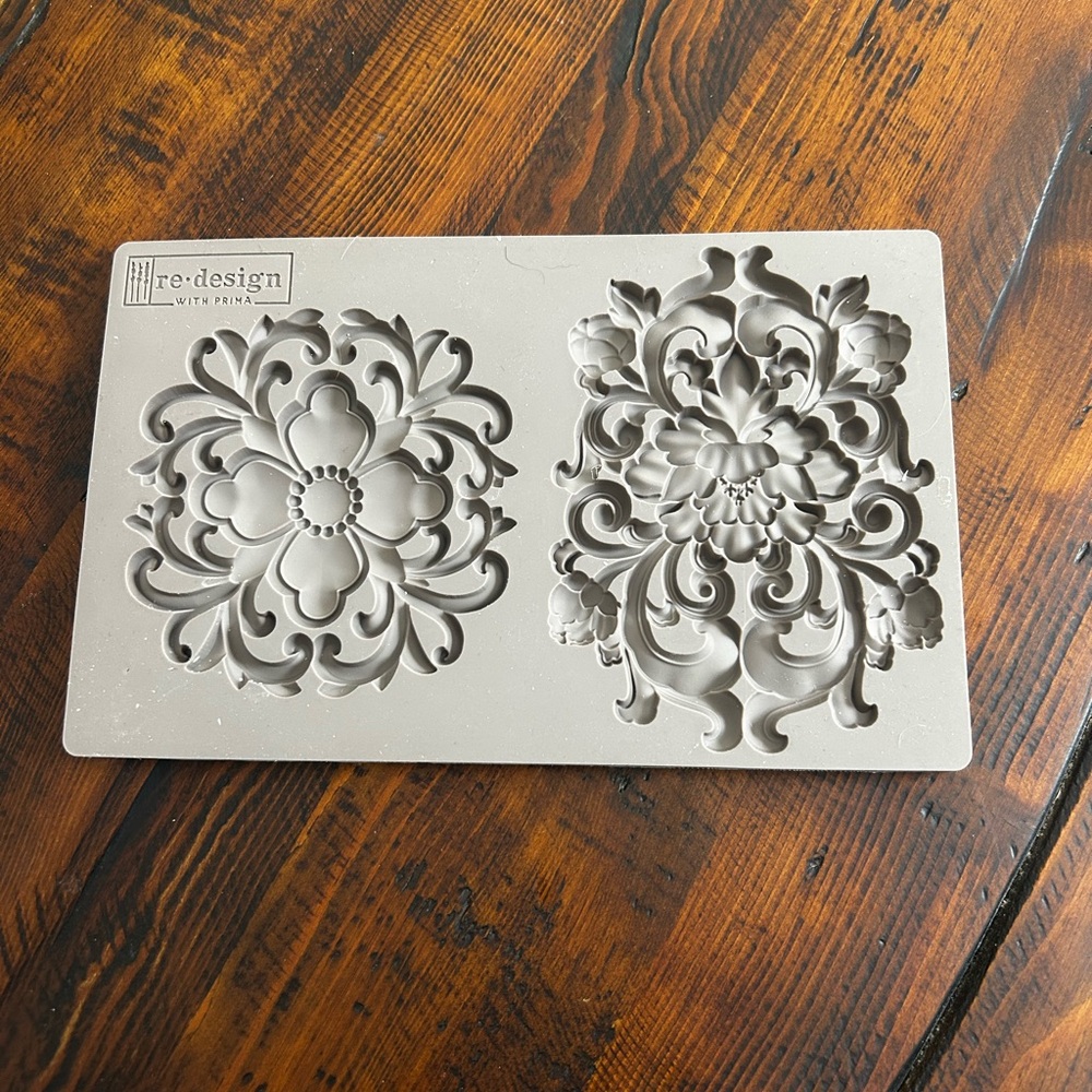 Re-Design by Prima Silicone Decor Mold Ornate “Kingsbury Medallion”